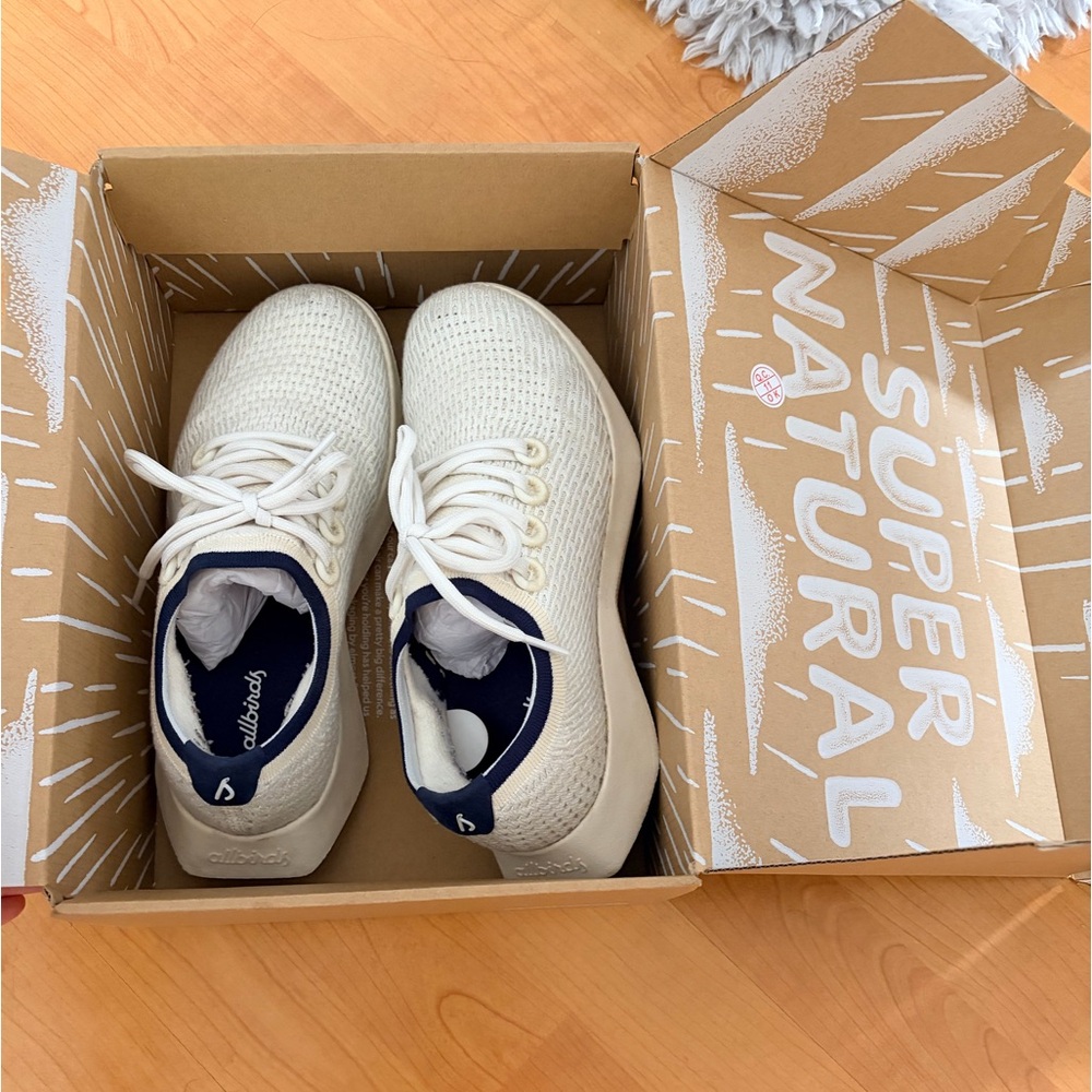 RARE allbirds Natural White with True Navy Accents - Tree Dasher 2